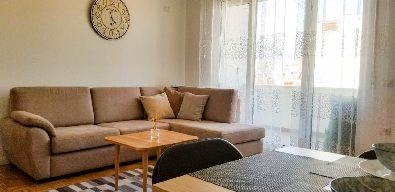 City Center Cute And Comfy Apartment - Ajia Apartments Tirana Exterior photo
