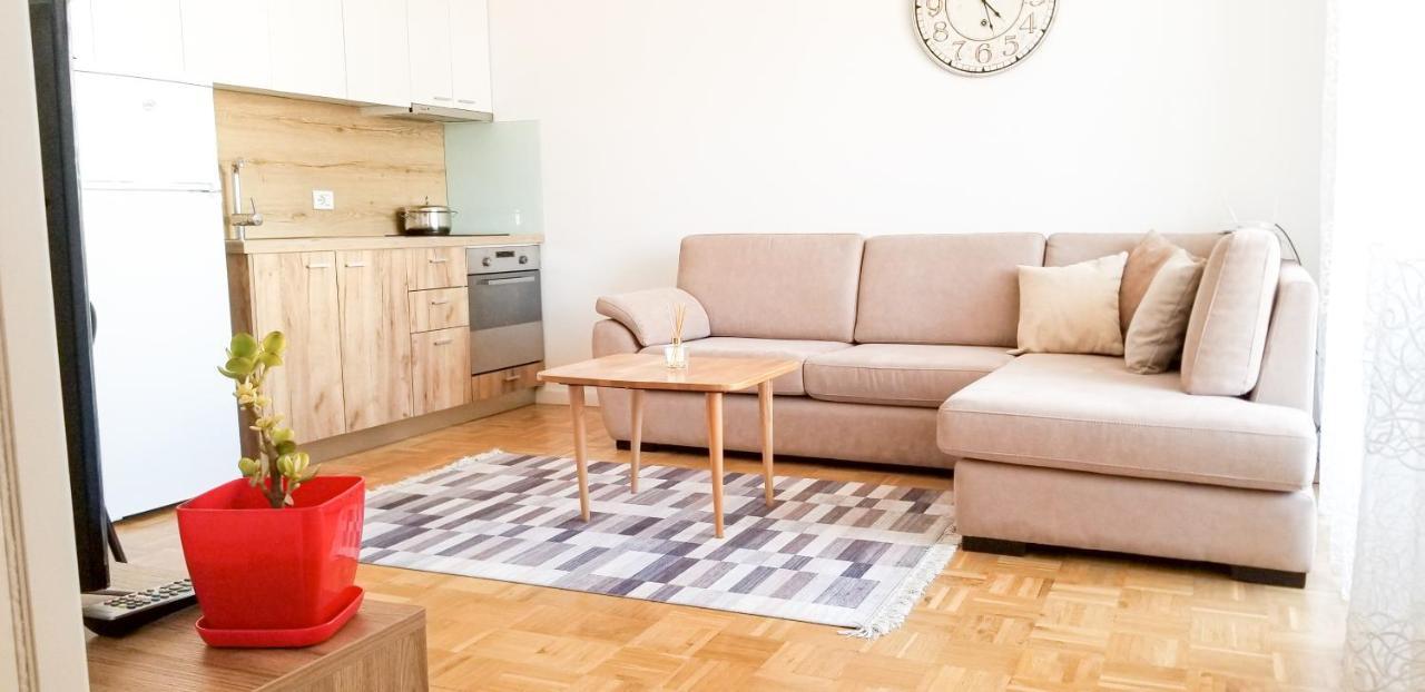 City Center Cute And Comfy Apartment - Ajia Apartments Tirana Exterior photo